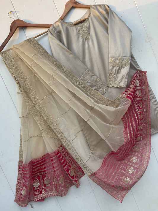 MINHA FESTIVE COLLECTION