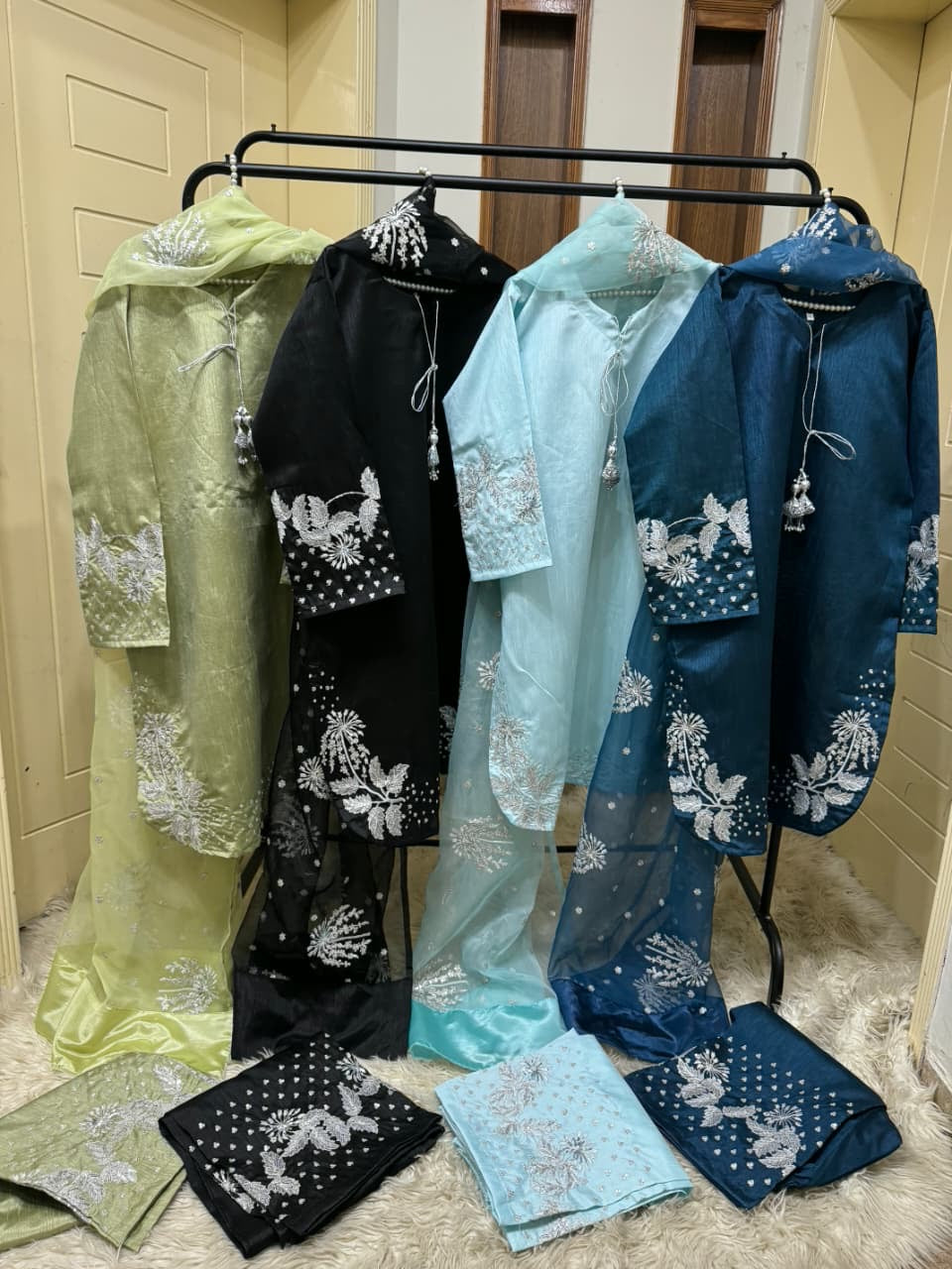 SILK PRET 3PC  COLLECTION