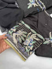 Thread embroidered kurta